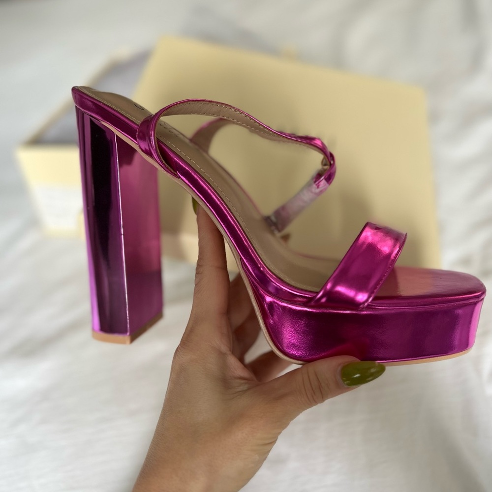 Fuchsia metallic platform black heel.